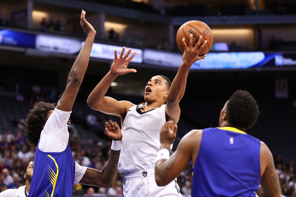 TOP1体育入口 - 路易斯维尔新星米卡尔·布朗 Jr.：夏季联赛首秀绽放 NBA 梦想 - TOP1体育 配图